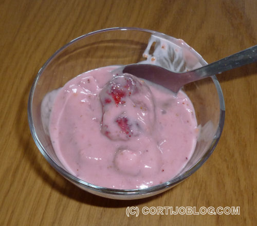 Egg-free strawberry ice-cream
